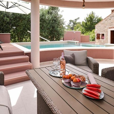 Pool Apartment With Traditional Dalmatian Konoba Nin Exterior photo