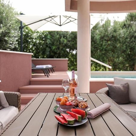 Pool Apartment With Traditional Dalmatian Konoba Nin Exterior photo