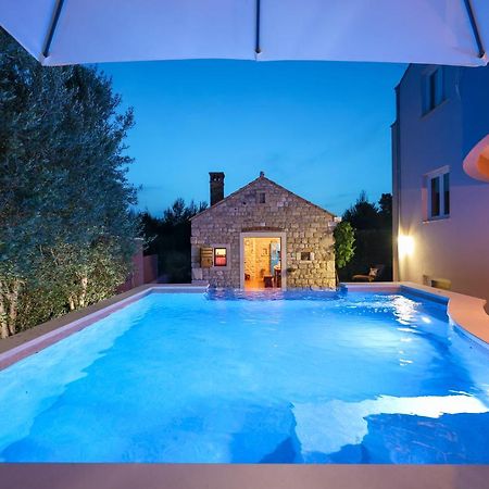 Pool Apartment With Traditional Dalmatian Konoba Nin Exterior photo
