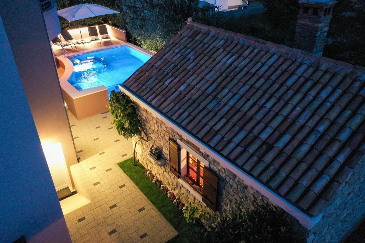 Pool Apartment With Traditional Dalmatian Konoba Nin Exterior photo