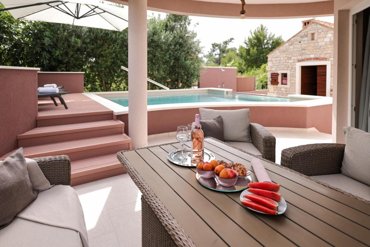 Pool Apartment With Traditional Dalmatian Konoba Nin Exterior photo