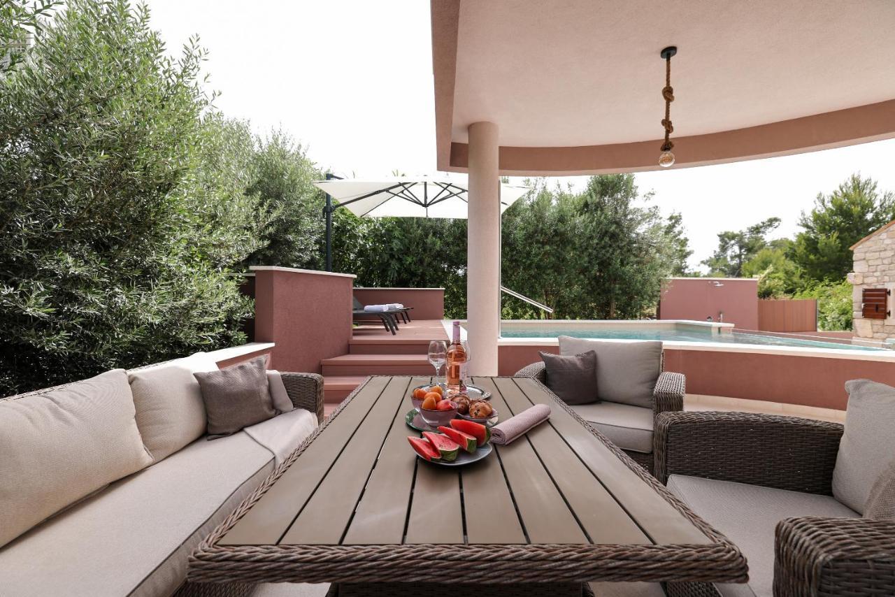 Pool Apartment With Traditional Dalmatian Konoba Nin Exterior photo