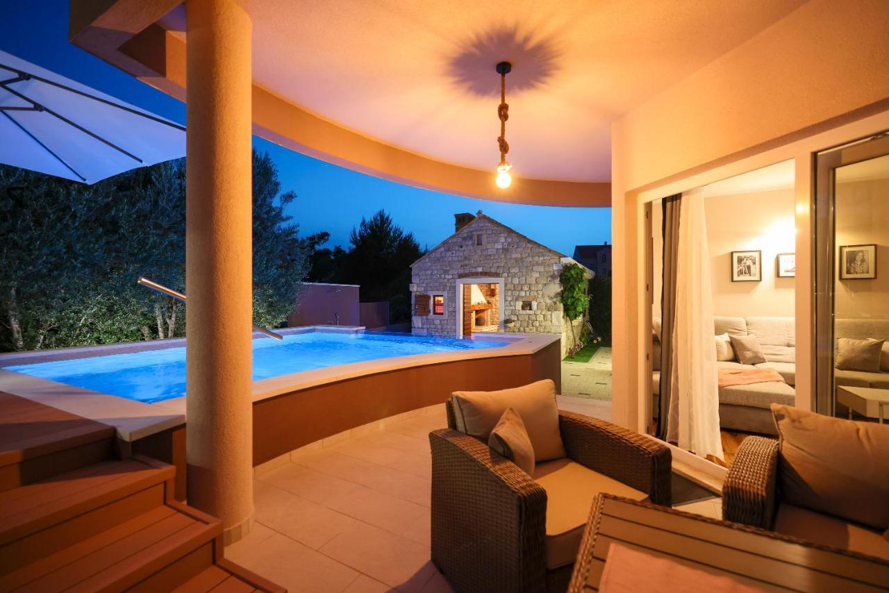Pool Apartment With Traditional Dalmatian Konoba Nin Exterior photo
