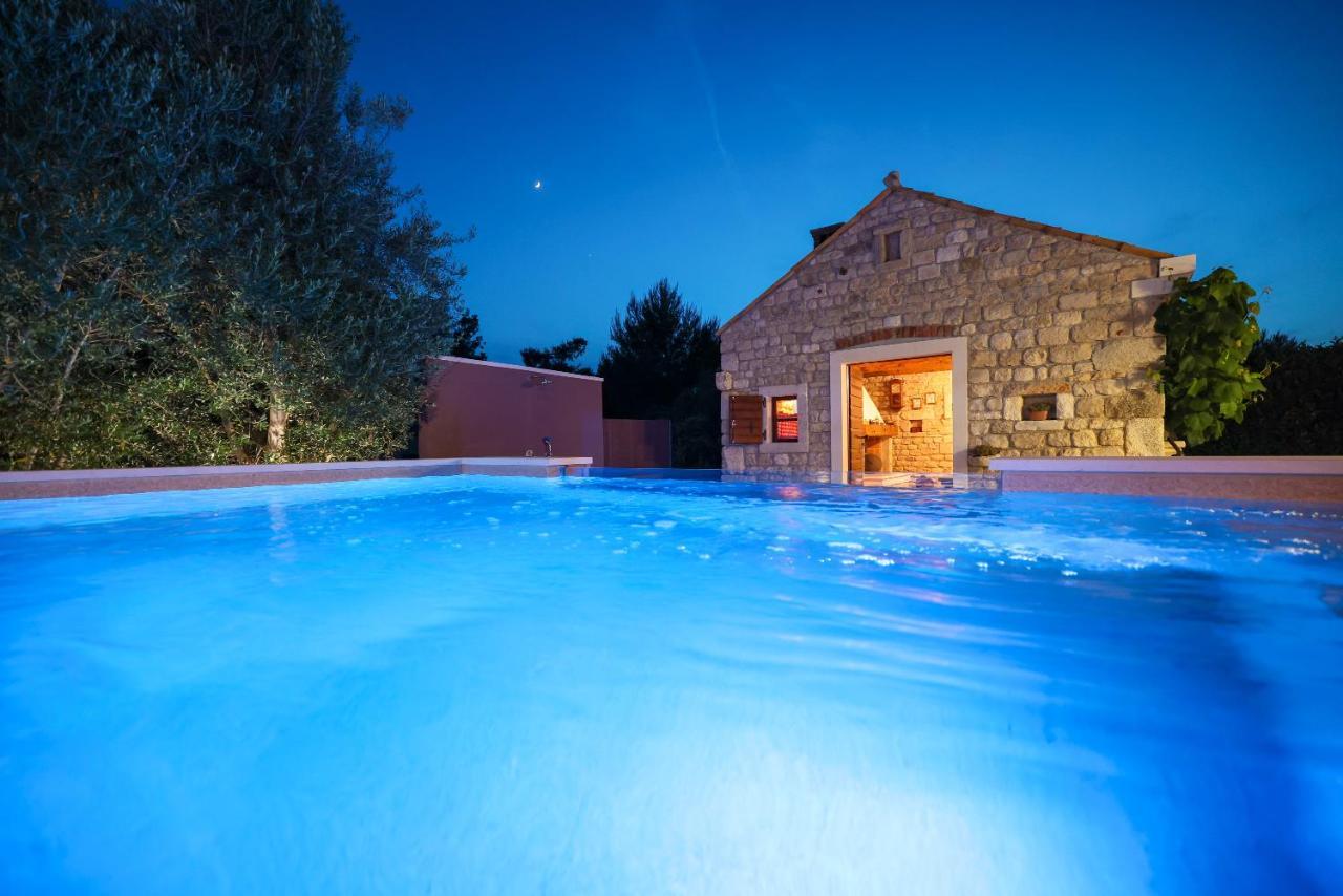 Pool Apartment With Traditional Dalmatian Konoba Nin Exterior photo