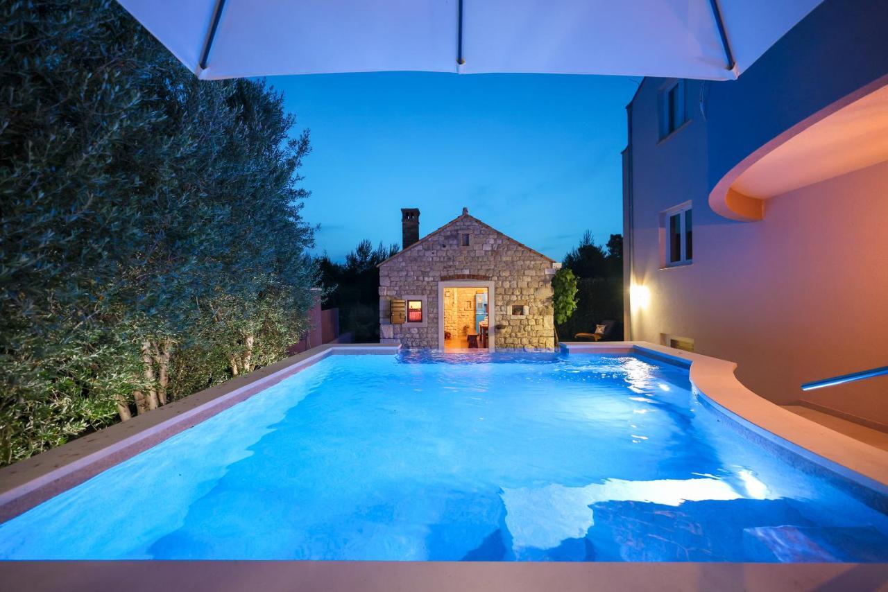 Pool Apartment With Traditional Dalmatian Konoba Nin Exterior photo