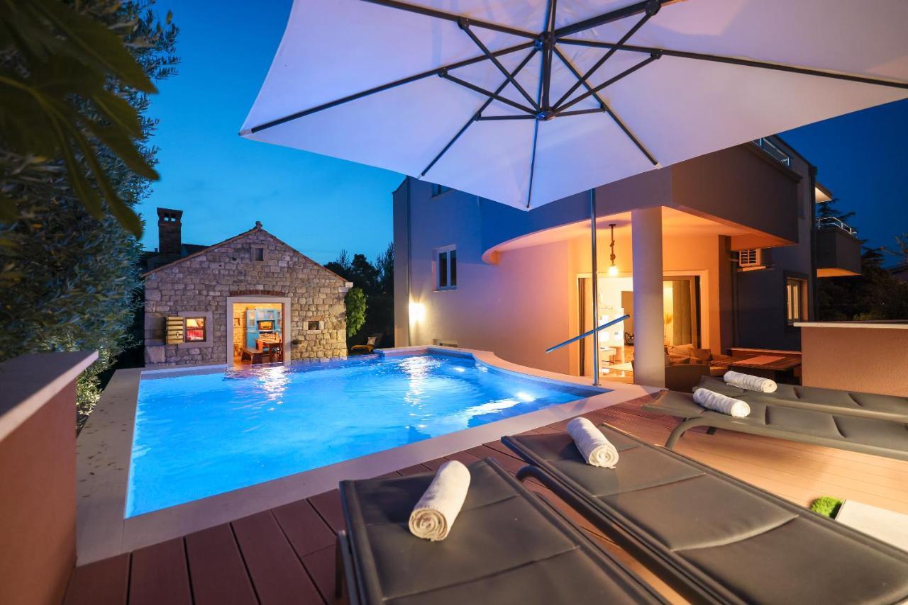 Pool Apartment With Traditional Dalmatian Konoba Nin Exterior photo