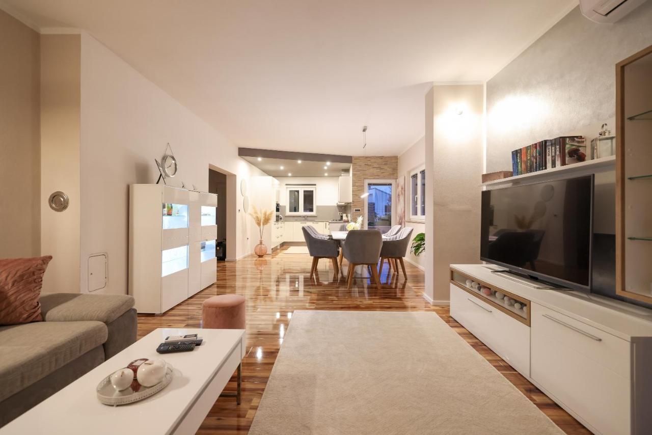 Pool Apartment With Traditional Dalmatian Konoba Nin Exterior photo