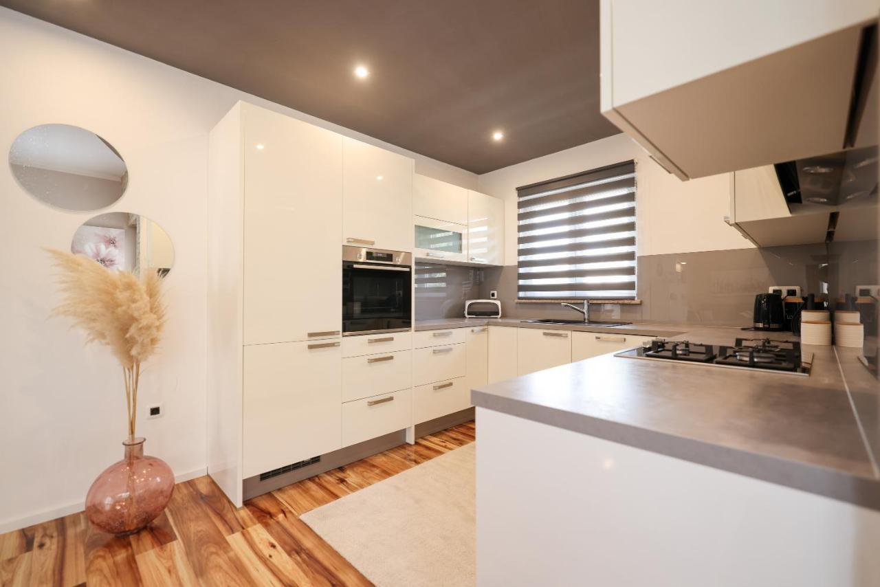 Pool Apartment With Traditional Dalmatian Konoba Nin Exterior photo