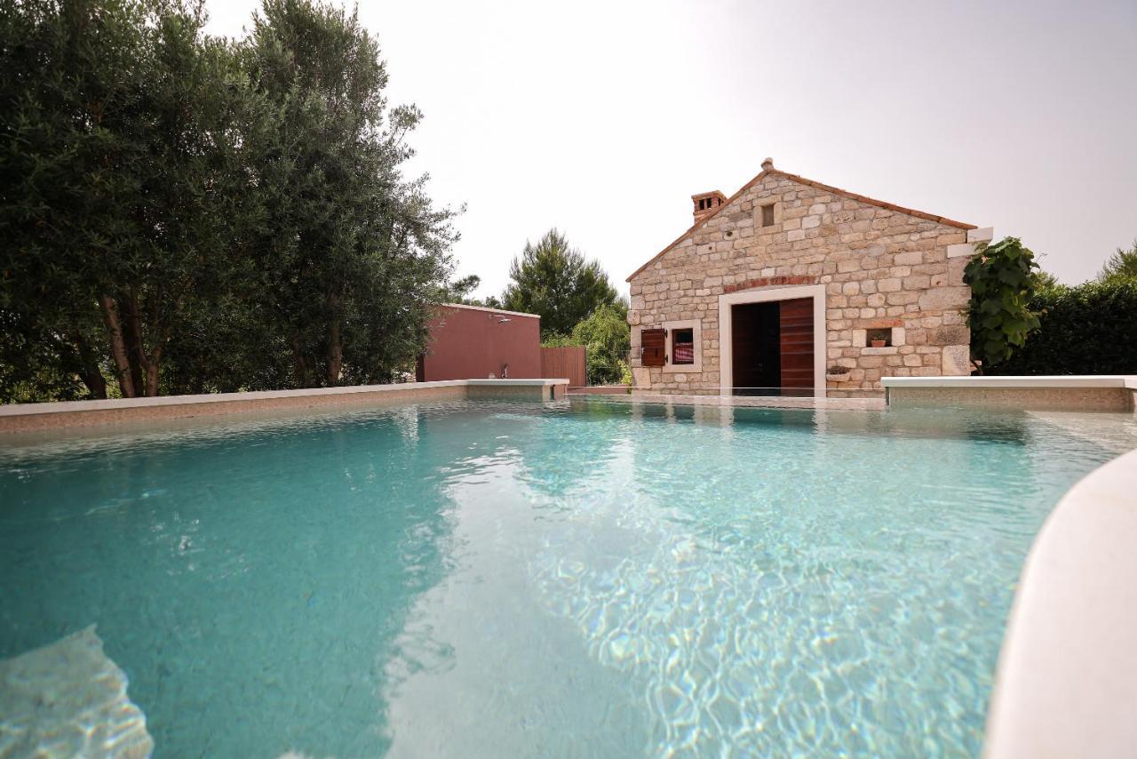 Pool Apartment With Traditional Dalmatian Konoba Nin Exterior photo