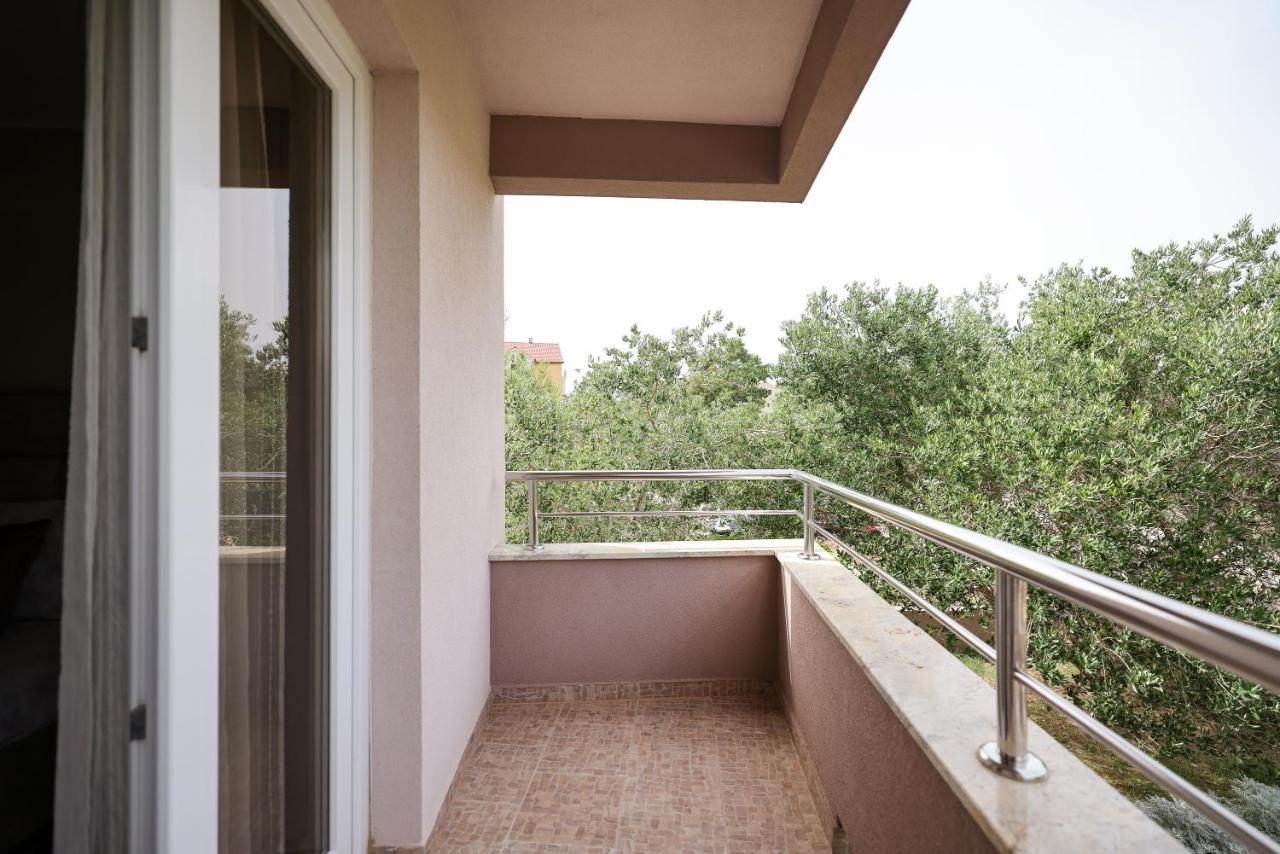 Pool Apartment With Traditional Dalmatian Konoba Nin Exterior photo